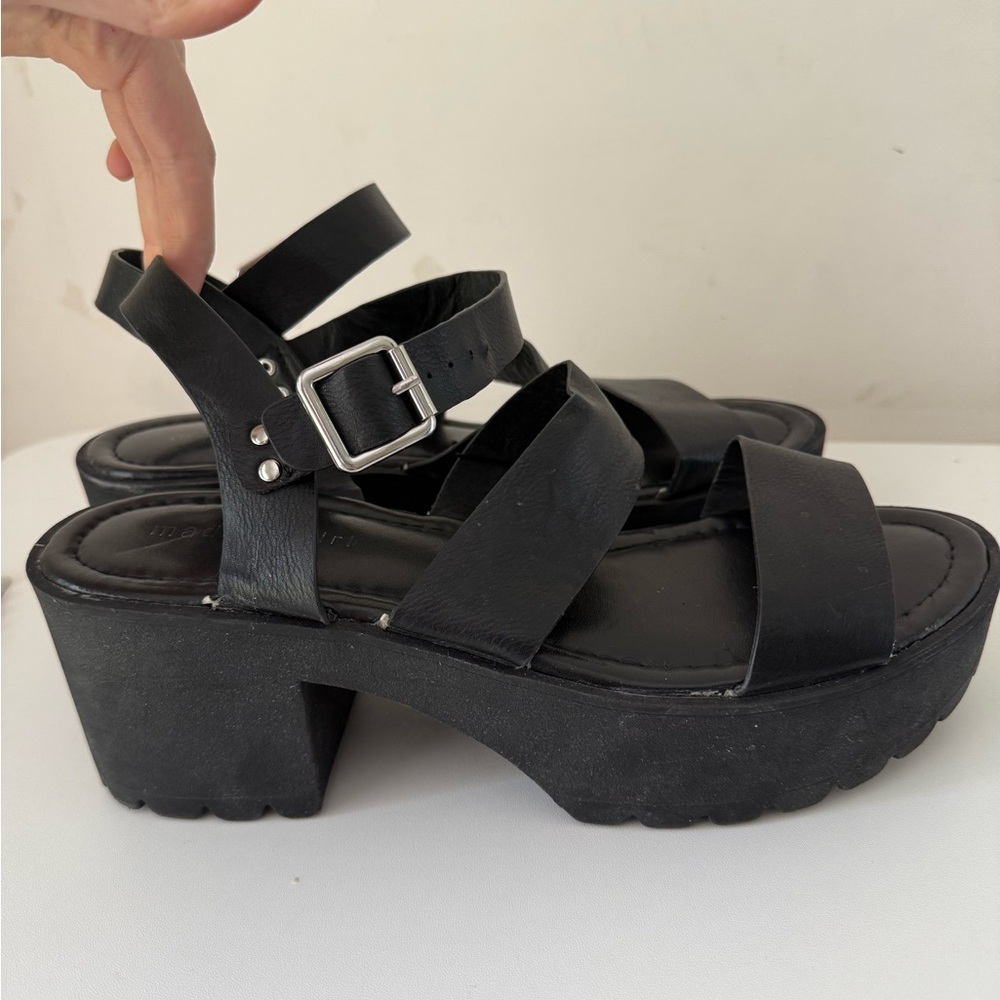 MADDEN GIRL CARTER PLATFORM BLACK
LUG SANDALS Size 10